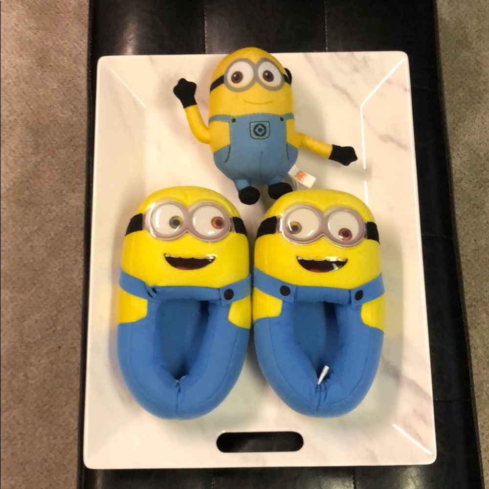 NWOT Minion Slippers and comes with a stuffie!!